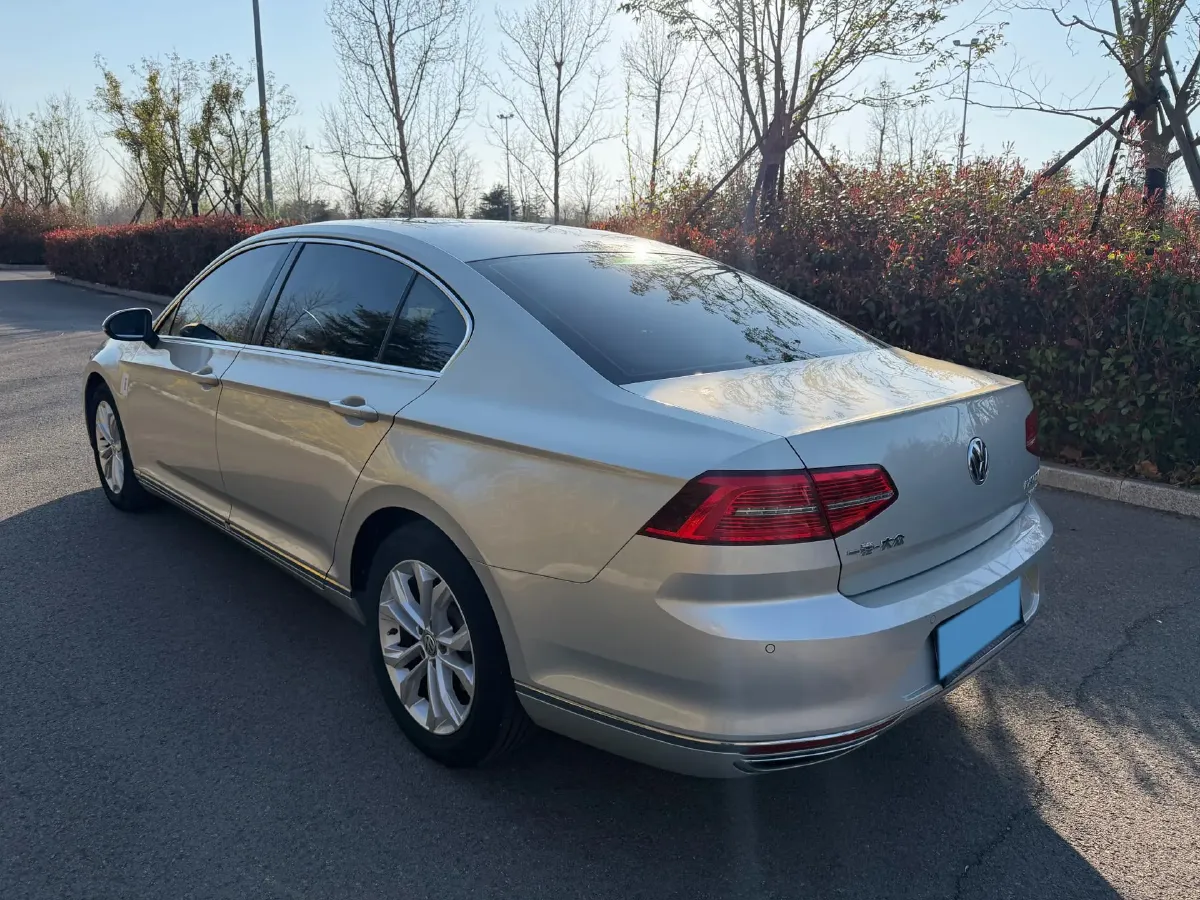 2018 Volkswagen Magotan 1.8T 180HP L4 7DCT,autocango,china used car exporter,china ev exporter,chinese used car exporter,chinese used ev exporter