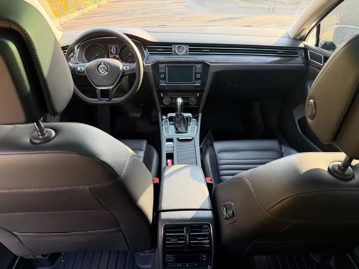 2018 Volkswagen Magotan 1.8T 180HP L4 7DCT,autocango,china used car exporter,china ev exporter,chinese used car exporter,chinese used ev exporter