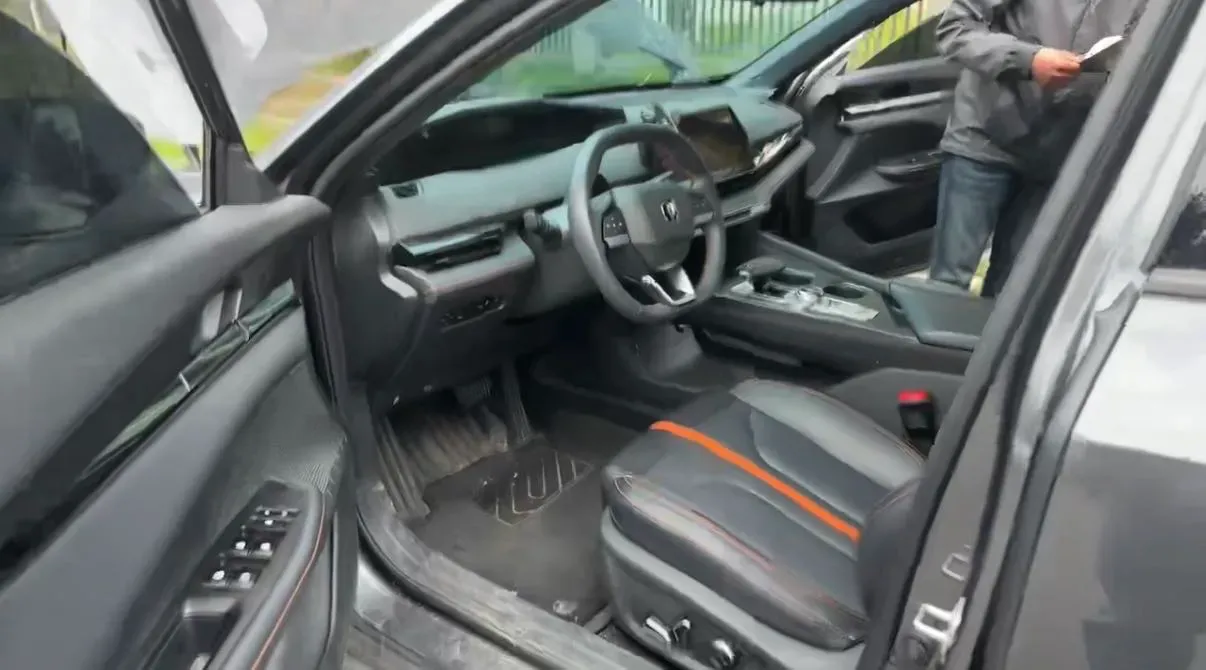 2024 ChangAn UNI-V 1.5T 188HP L4 7DCT,autocango,china used car exporter,china ev exporter,chinese used car exporter,chinese used ev exporter