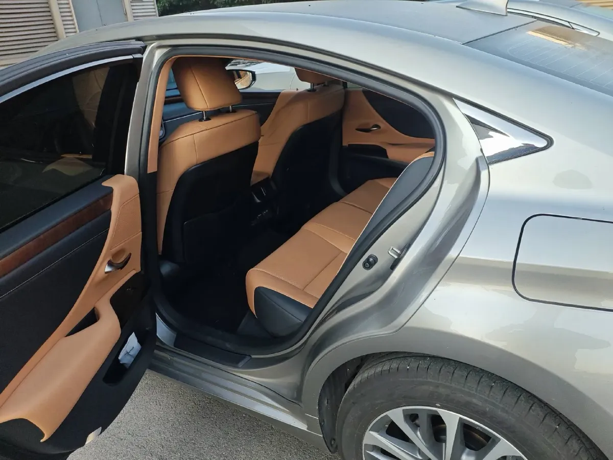 2023 Lexus ES 2.0L 173HP L4 CVT,autocango,china used car exporter,china ev exporter,chinese used car exporter,chinese used ev exporter