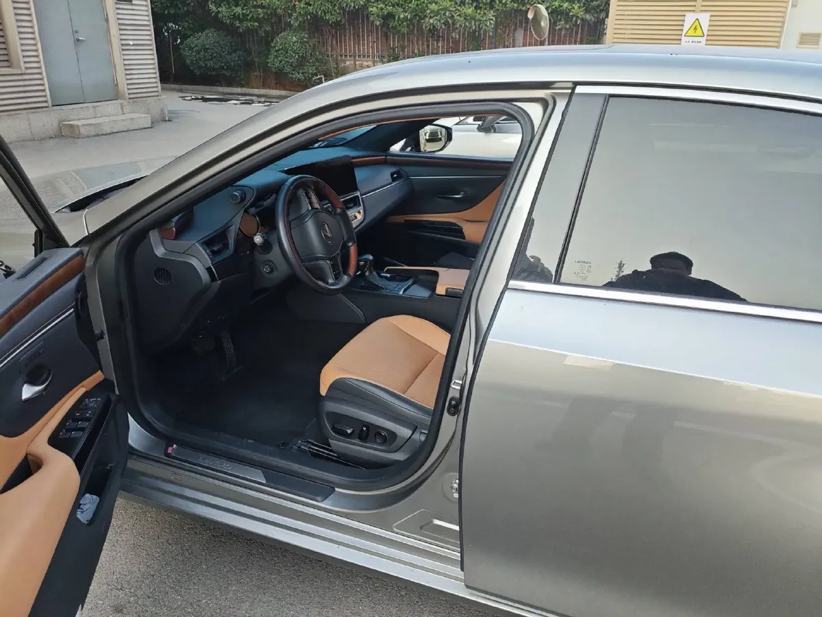 2023 Lexus ES 2.0L 173HP L4 CVT,autocango,china used car exporter,china ev exporter,chinese used car exporter,chinese used ev exporter