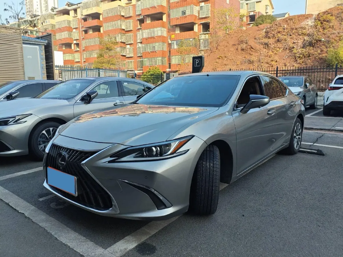 2023 Lexus ES 2.0L 173HP L4 CVT,autocango,china used car exporter,china ev exporter,chinese used car exporter,chinese used ev exporter