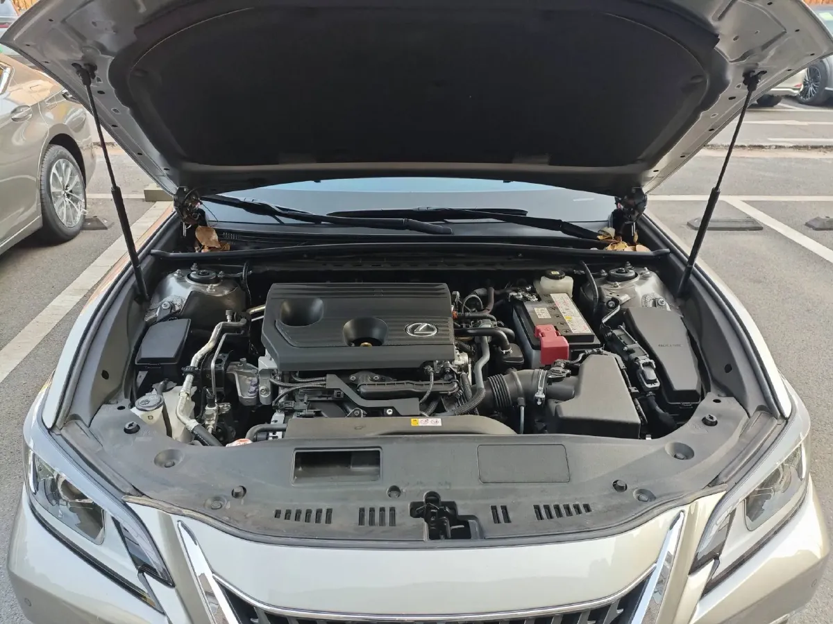 2023 Lexus ES 2.0L 173HP L4 CVT,autocango,china used car exporter,china ev exporter,chinese used car exporter,chinese used ev exporter