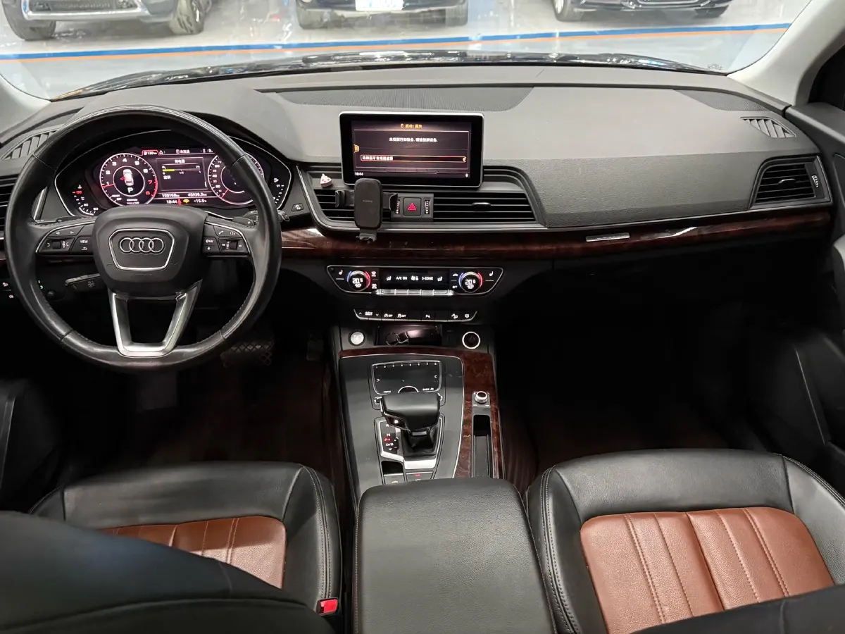 2020 Audi Q5L 2.0T 190HP L4 7DCT,autocango,china used car exporter,china ev exporter,chinese used car exporter,chinese used ev exporter