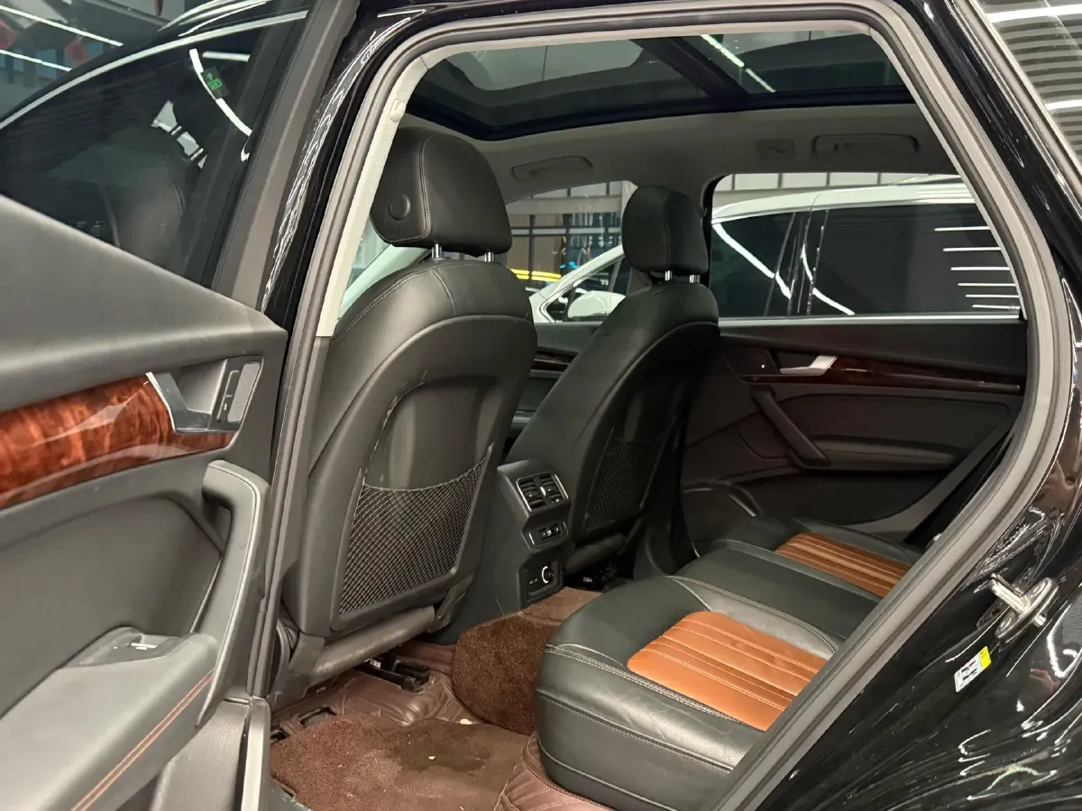 2020 Audi Q5L 2.0T 190HP L4 7DCT,autocango,china used car exporter,china ev exporter,chinese used car exporter,chinese used ev exporter