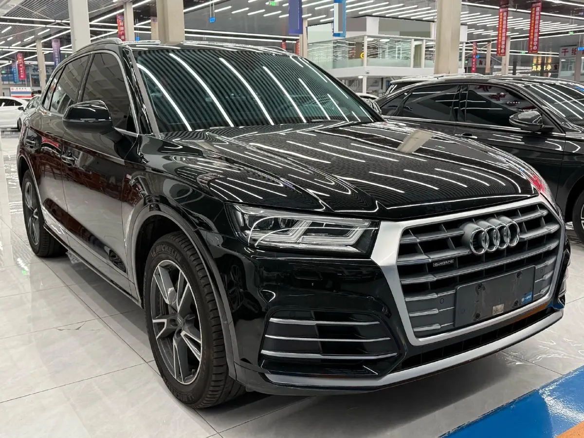 2020 Audi Q5L 2.0T 190HP L4 7DCT,autocango,china used car exporter,china ev exporter,chinese used car exporter,chinese used ev exporter