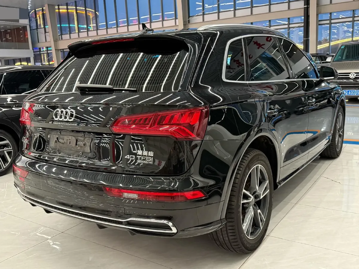 2020 Audi Q5L 2.0T 190HP L4 7DCT,autocango,china used car exporter,china ev exporter,chinese used car exporter,chinese used ev exporter