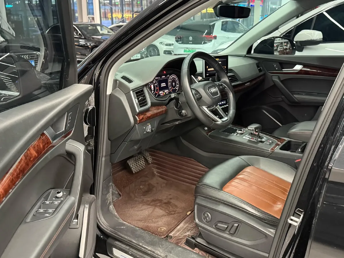 2020 Audi Q5L 2.0T 190HP L4 7DCT,autocango,china used car exporter,china ev exporter,chinese used car exporter,chinese used ev exporter