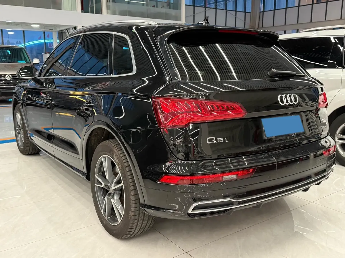 2020 Audi Q5L 2.0T 190HP L4 7DCT,autocango,china used car exporter,china ev exporter,chinese used car exporter,chinese used ev exporter