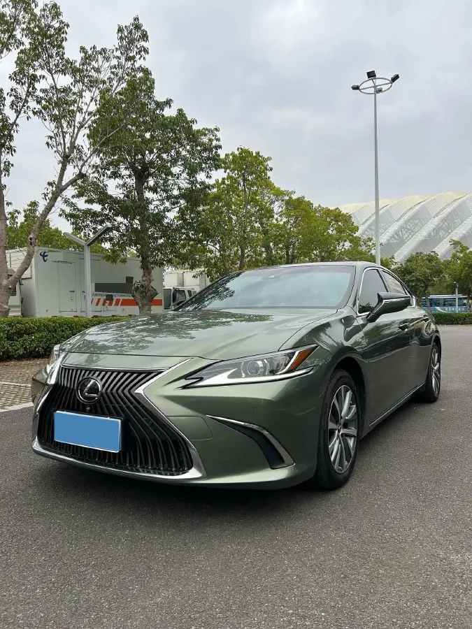 2018 Lexus ES 2.5L 178HP L4 E-CVT Hybrid,autocango,china used car exporter,china ev exporter,chinese used car exporter,chinese used ev exporter