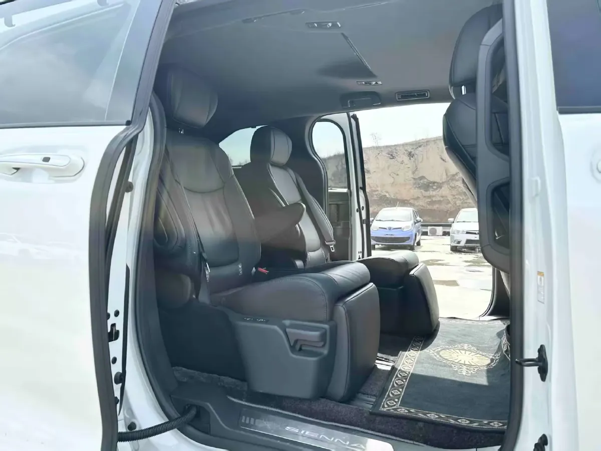 2024 Toyota Sienna 2.5L 189HP L4 E-CVT Hybrid,autocango,china used car exporter,china ev exporter,chinese used car exporter,chinese used ev exporter
