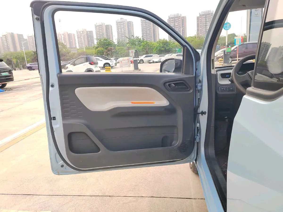 2021 WuLing HongGuang MINI EV BEV 13.8KWH,autocango,china used car exporter,china ev exporter,chinese used car exporter,chinese used ev exporter