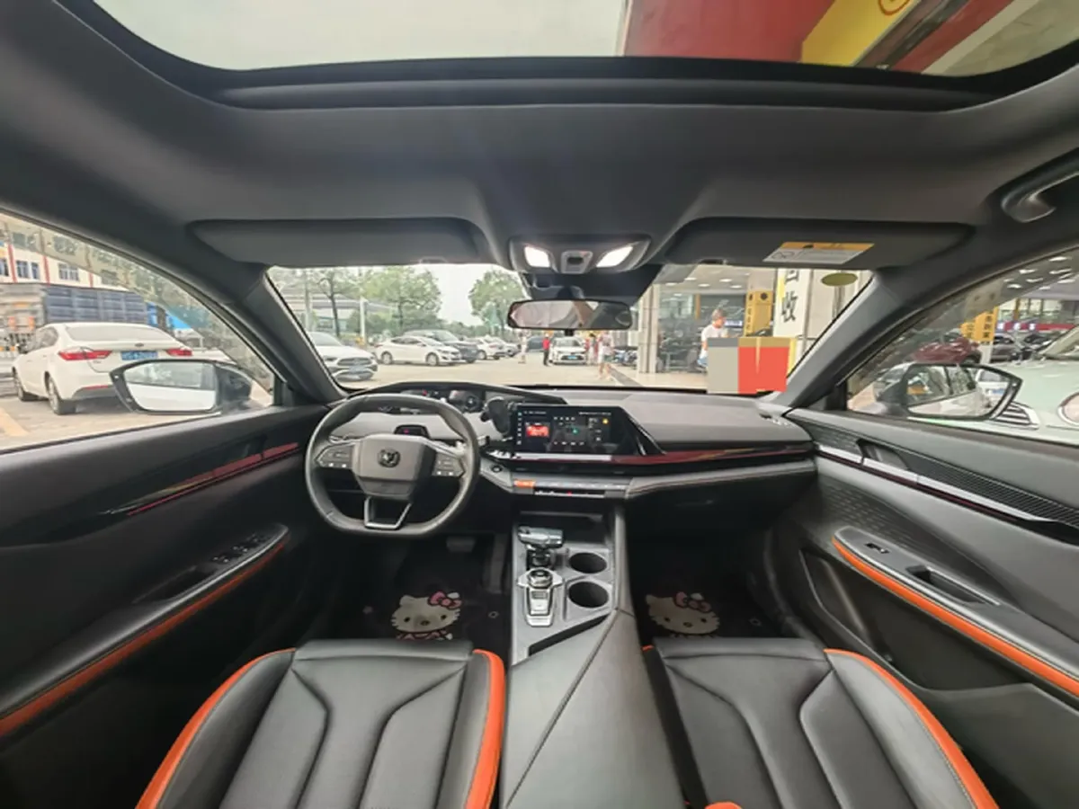 2023 ChangAn UNI-V 1.5T 188HP L4 7DCT,autocango,china used car exporter,china ev exporter,chinese used car exporter,chinese used ev exporter