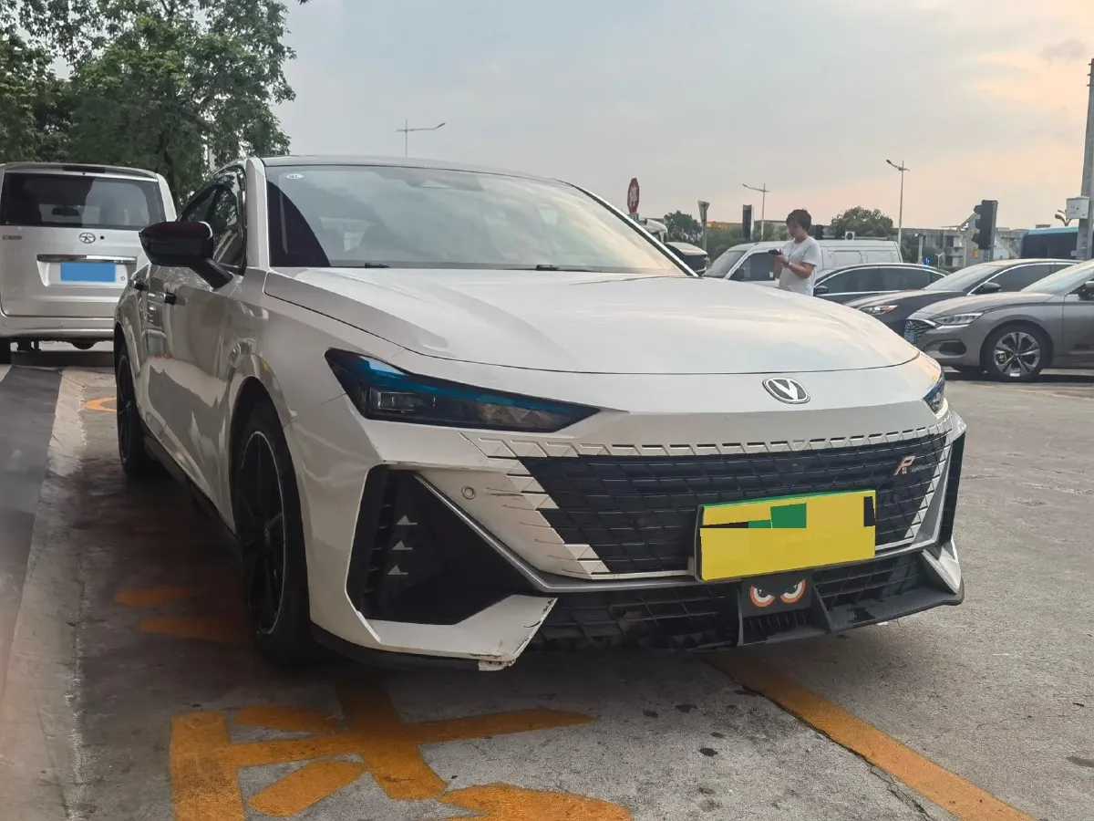 2023 ChangAn UNI-V 1.5T 188HP L4 7DCT,autocango,china used car exporter,china ev exporter,chinese used car exporter,chinese used ev exporter