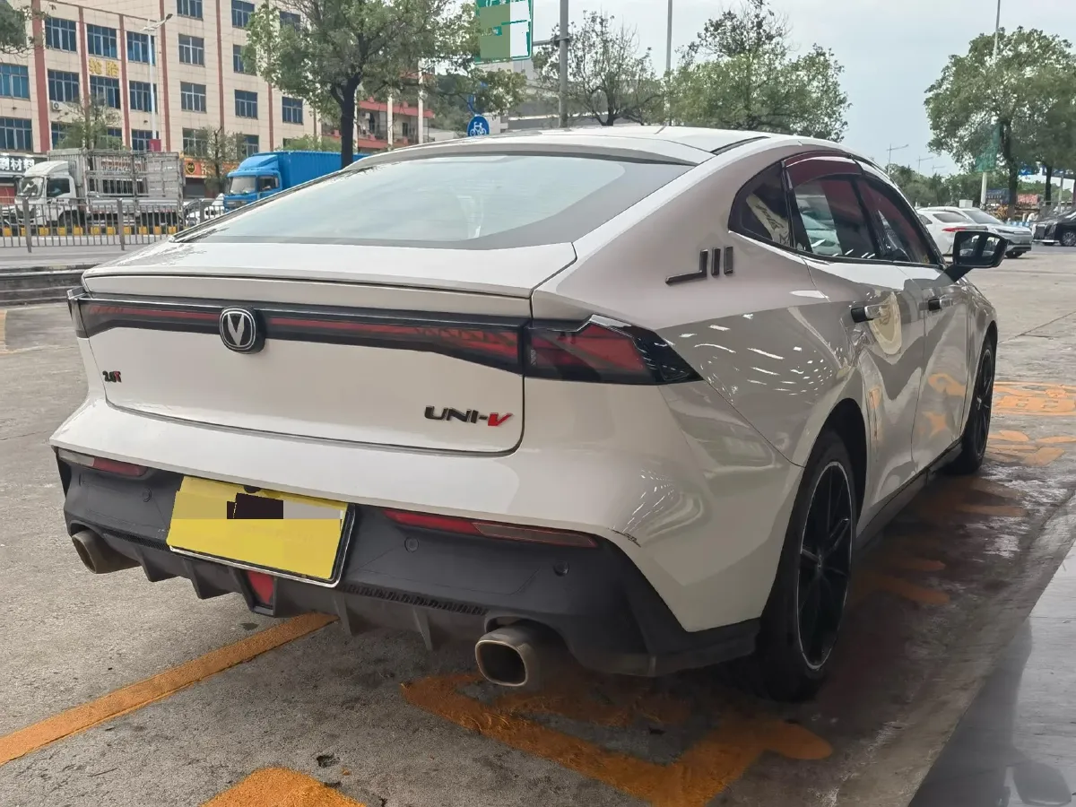 2023 ChangAn UNI-V 1.5T 188HP L4 7DCT,autocango,china used car exporter,china ev exporter,chinese used car exporter,chinese used ev exporter