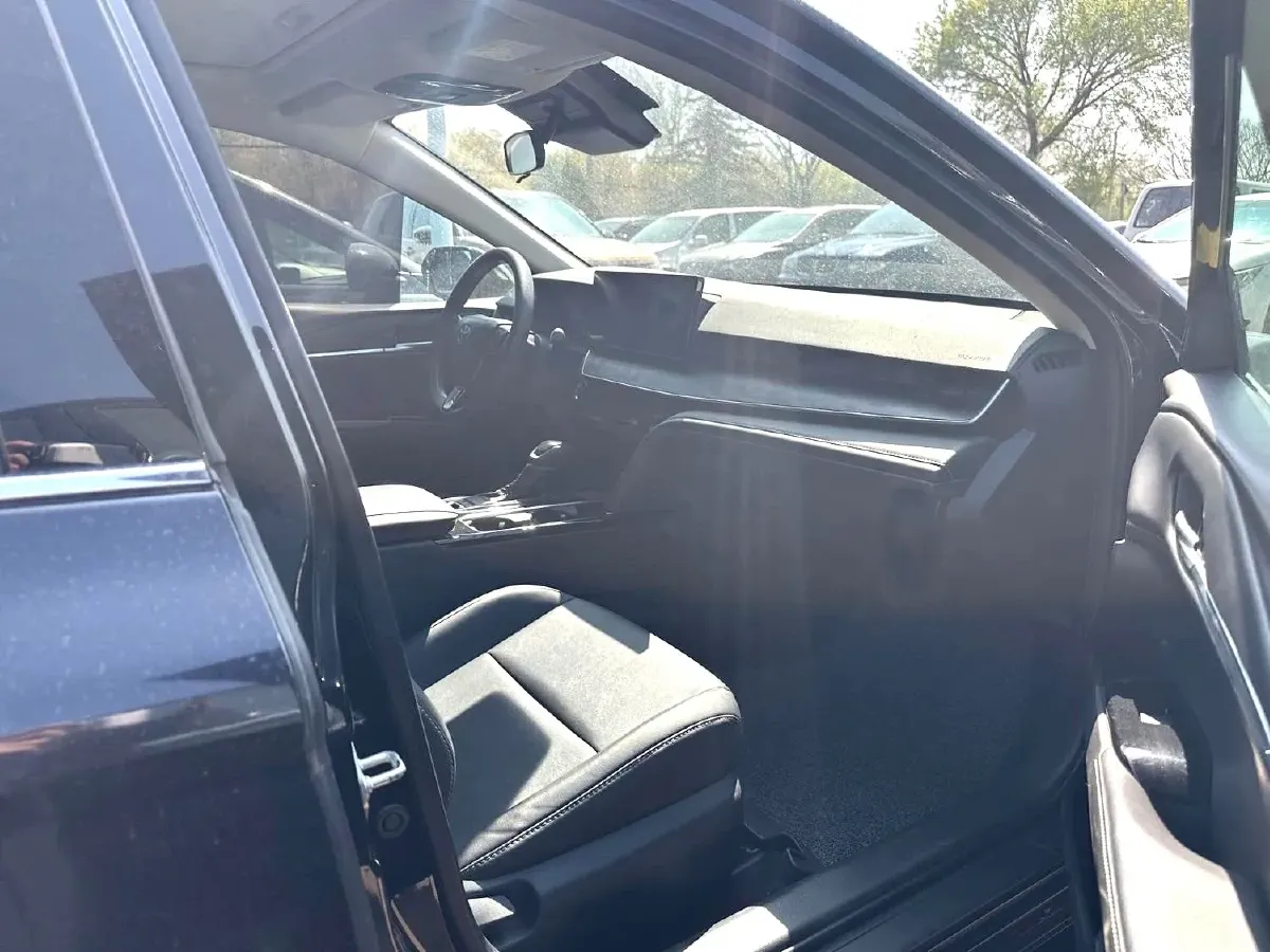 2024 Toyota Camry 2.0L 152HP L4 E-CVT Hybrid,autocango,china used car exporter,china ev exporter,chinese used car exporter,chinese used ev exporter