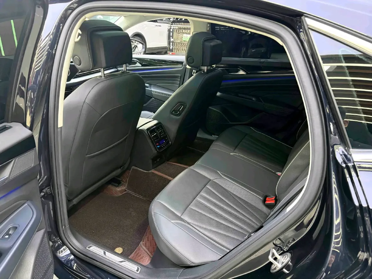 2024 Volkswagen Passat 2.0T 220HP L4 7DCT,autocango,china used car exporter,china ev exporter,chinese used car exporter,chinese used ev exporter