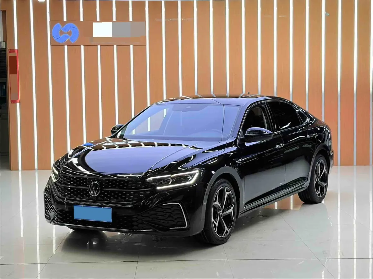 2024 Volkswagen Passat 2.0T 220HP L4 7DCT,autocango,china used car exporter,china ev exporter,chinese used car exporter,chinese used ev exporter
