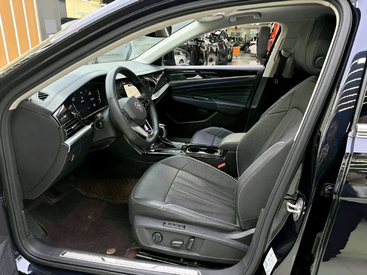 2024 Volkswagen Passat 2.0T 220HP L4 7DCT,autocango,china used car exporter,china ev exporter,chinese used car exporter,chinese used ev exporter