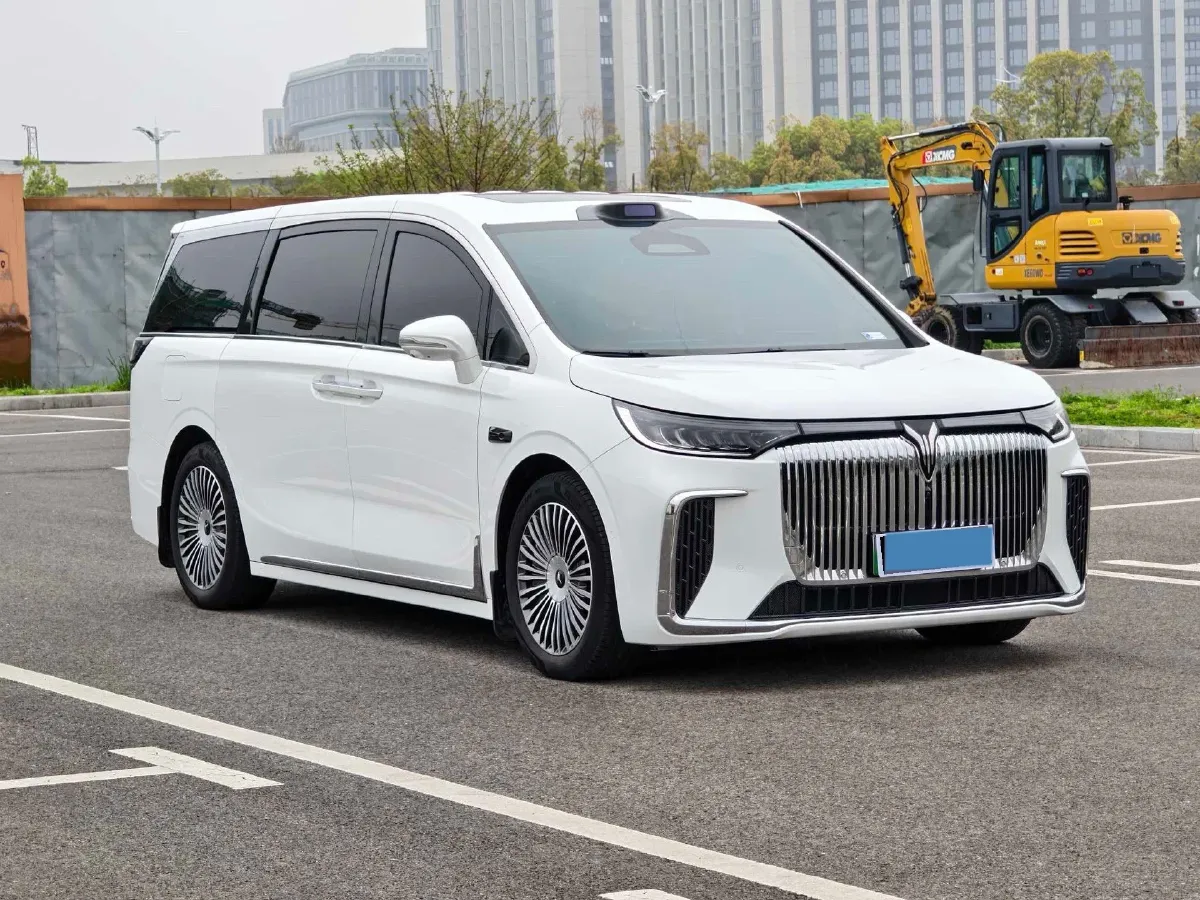 2025 Voyah Dream 1.5T 150HP L4 PHEV 41.7KWH,autocango,china used car exporter,china ev exporter,chinese used car exporter,chinese used ev exporter