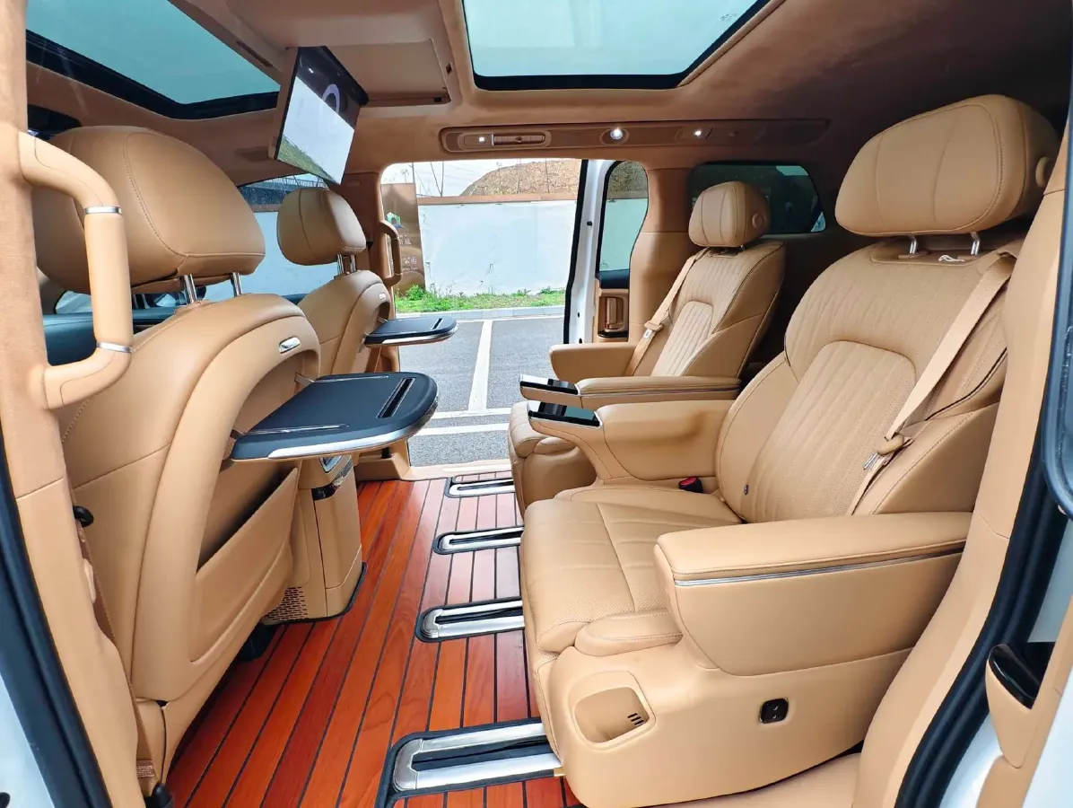 2025 Voyah Dream 1.5T 150HP L4 PHEV 41.7KWH,autocango,china used car exporter,china ev exporter,chinese used car exporter,chinese used ev exporter