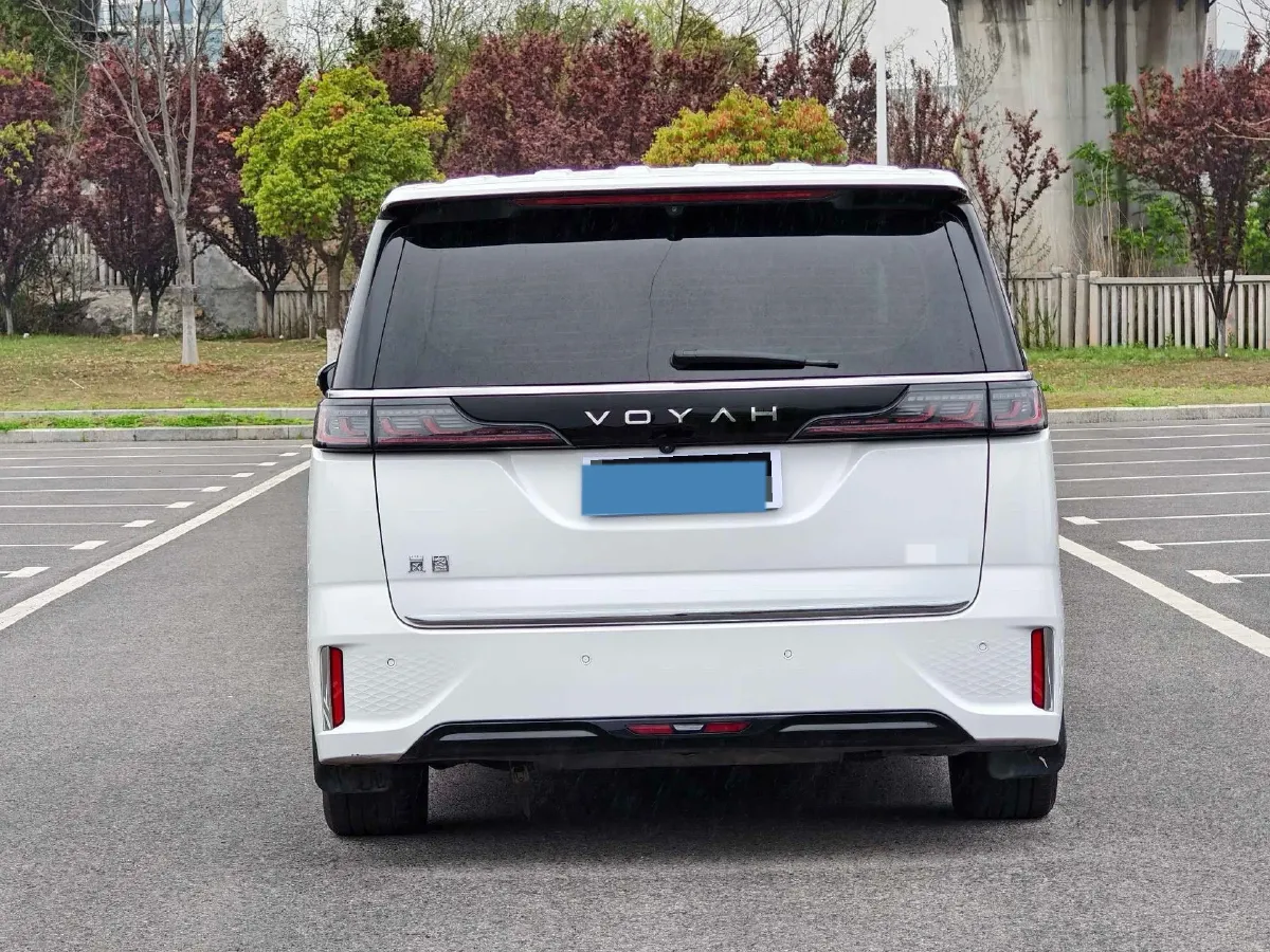 2025 Voyah Dream 1.5T 150HP L4 PHEV 41.7KWH,autocango,china used car exporter,china ev exporter,chinese used car exporter,chinese used ev exporter