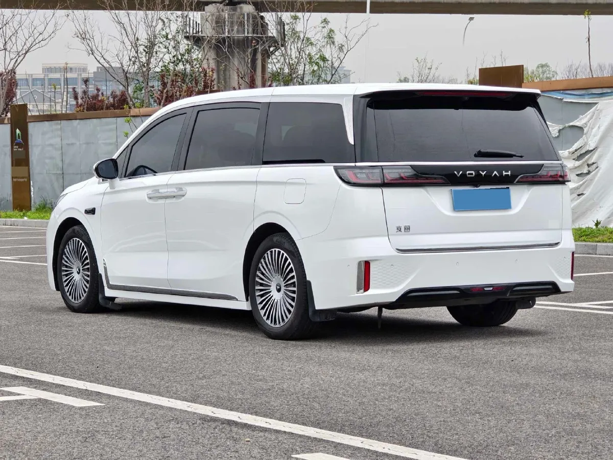 2025 Voyah Dream 1.5T 150HP L4 PHEV 41.7KWH,autocango,china used car exporter,china ev exporter,chinese used car exporter,chinese used ev exporter
