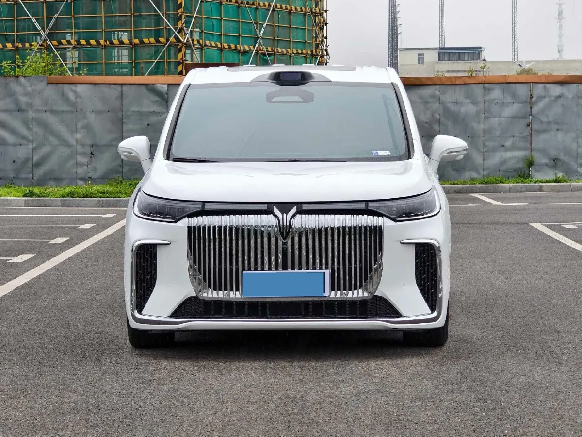 2025 Voyah Dream 1.5T 150HP L4 PHEV 41.7KWH,autocango,china used car exporter,china ev exporter,chinese used car exporter,chinese used ev exporter