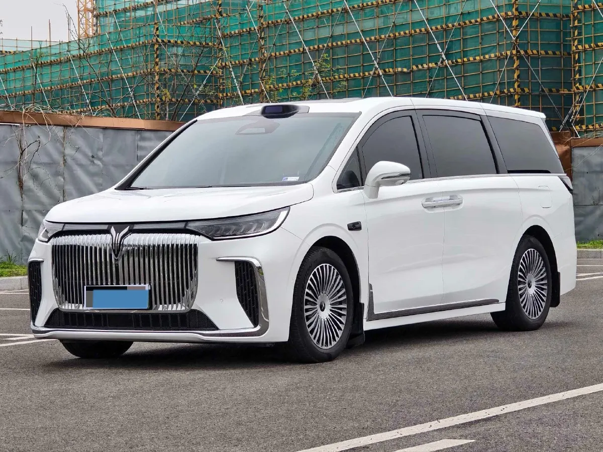 2025 Voyah Dream 1.5T 150HP L4 PHEV 41.7KWH,autocango,china used car exporter,china ev exporter,chinese used car exporter,chinese used ev exporter
