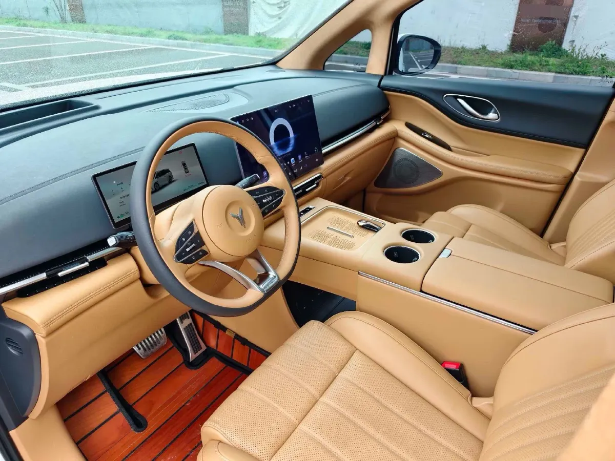 2025 Voyah Dream 1.5T 150HP L4 PHEV 41.7KWH,autocango,china used car exporter,china ev exporter,chinese used car exporter,chinese used ev exporter