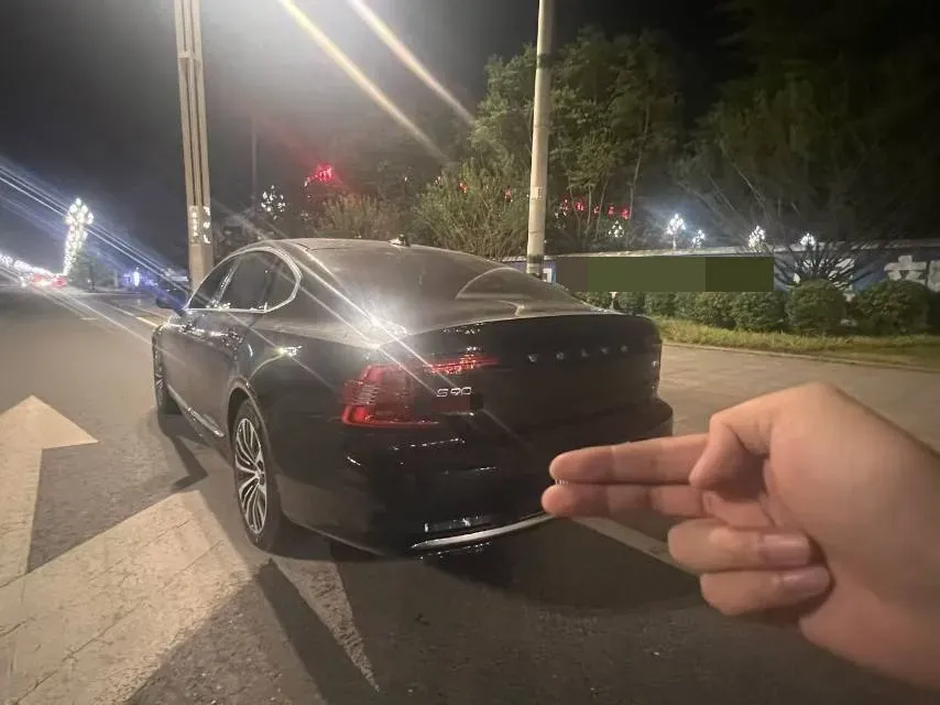 2024 Volvo S90 2.0T 250HP L4 8AT,autocango,china used car exporter,china ev exporter,chinese used car exporter,chinese used ev exporter