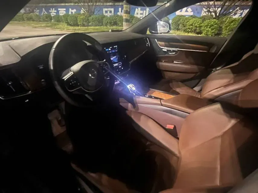 2024 Volvo S90 2.0T 250HP L4 8AT,autocango,china used car exporter,china ev exporter,chinese used car exporter,chinese used ev exporter
