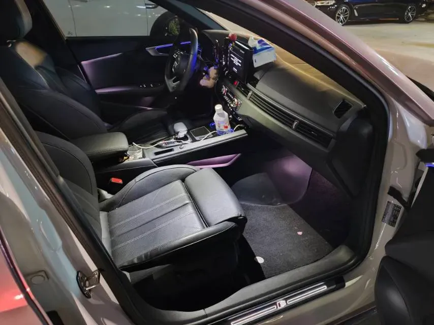 2023 Audi A4L 2.0T 190HP L4 7DCT,autocango,china used car exporter,china ev exporter,chinese used car exporter,chinese used ev exporter