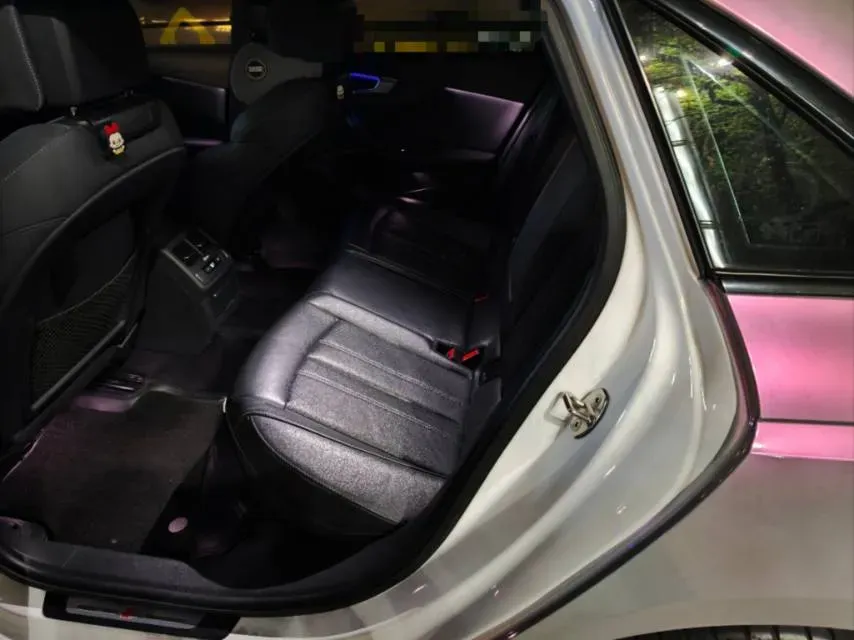 2023 Audi A4L 2.0T 190HP L4 7DCT,autocango,china used car exporter,china ev exporter,chinese used car exporter,chinese used ev exporter