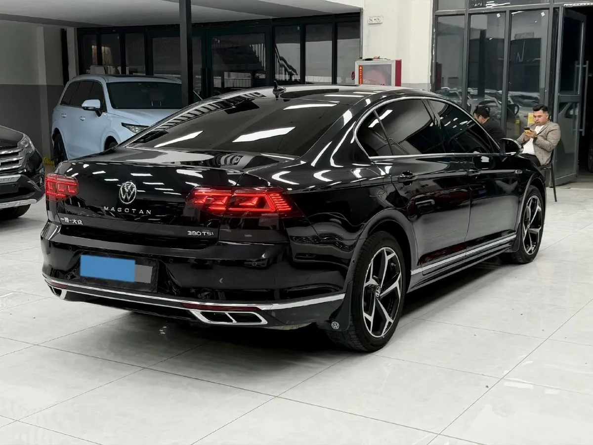 2023 Volkswagen Magotan 2.0T 220HP L4 7DCT,autocango,china used car exporter,china ev exporter,chinese used car exporter,chinese used ev exporter