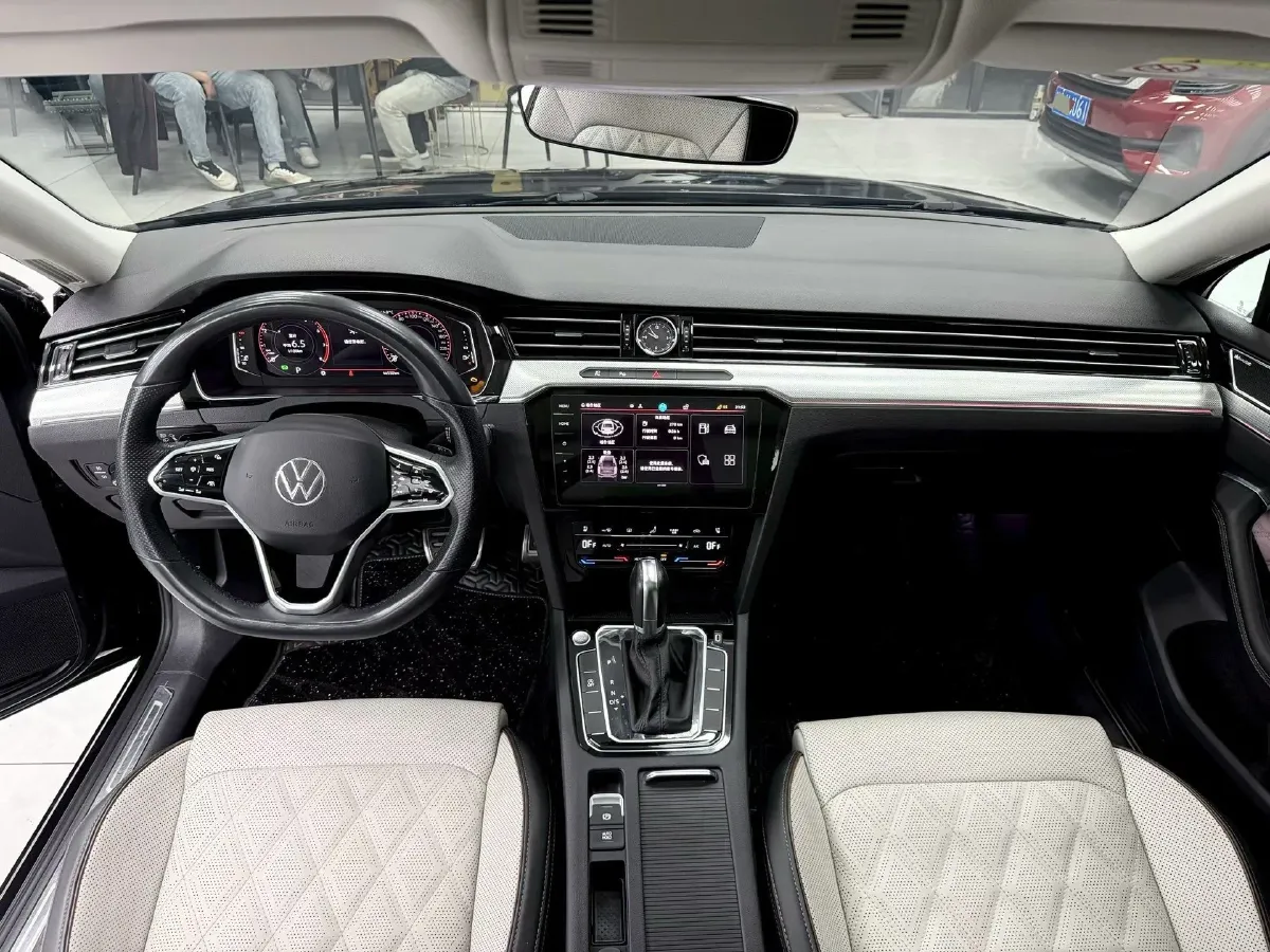 2023 Volkswagen Magotan 2.0T 220HP L4 7DCT,autocango,china used car exporter,china ev exporter,chinese used car exporter,chinese used ev exporter