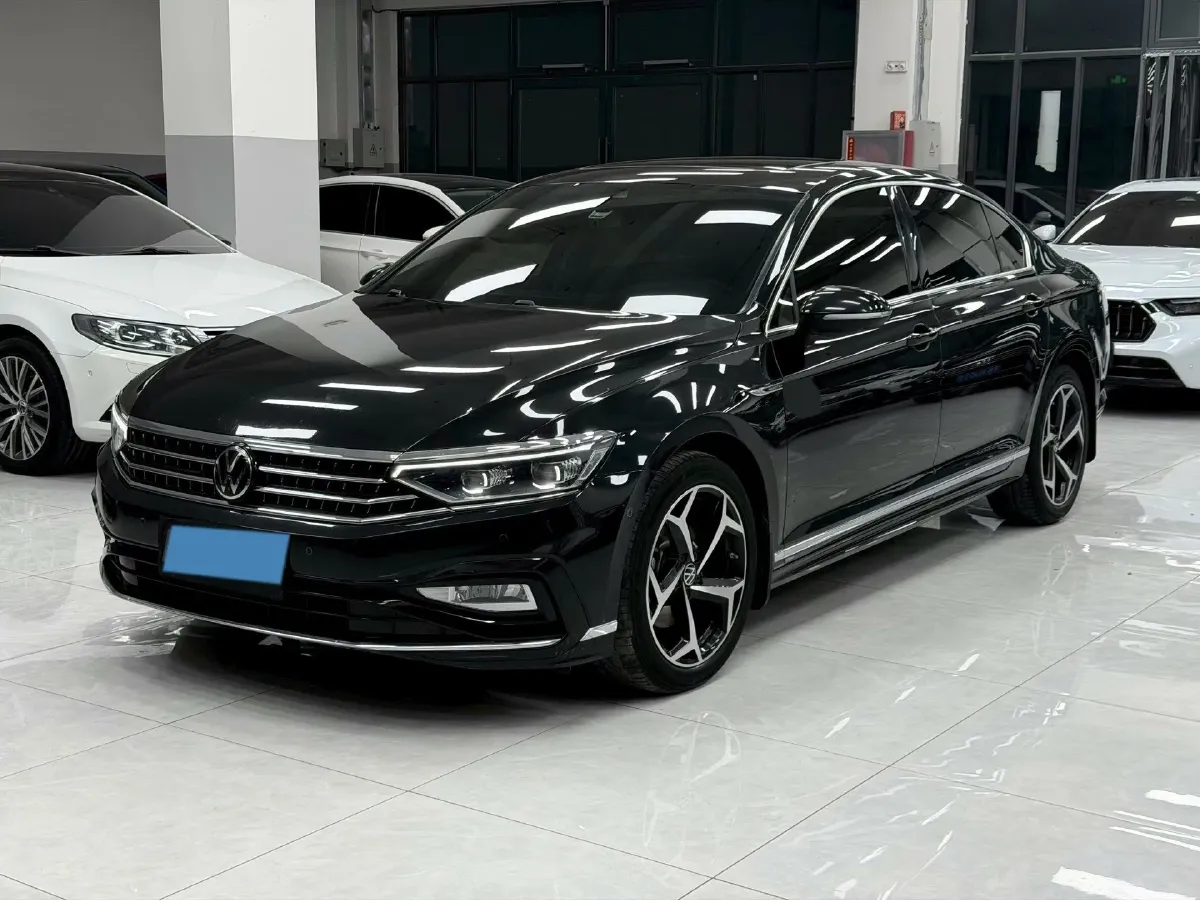 2023 Volkswagen Magotan 2.0T 220HP L4 7DCT,autocango,china used car exporter,china ev exporter,chinese used car exporter,chinese used ev exporter