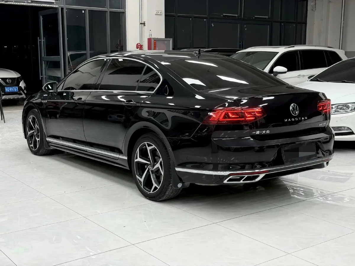 2023 Volkswagen Magotan 2.0T 220HP L4 7DCT,autocango,china used car exporter,china ev exporter,chinese used car exporter,chinese used ev exporter