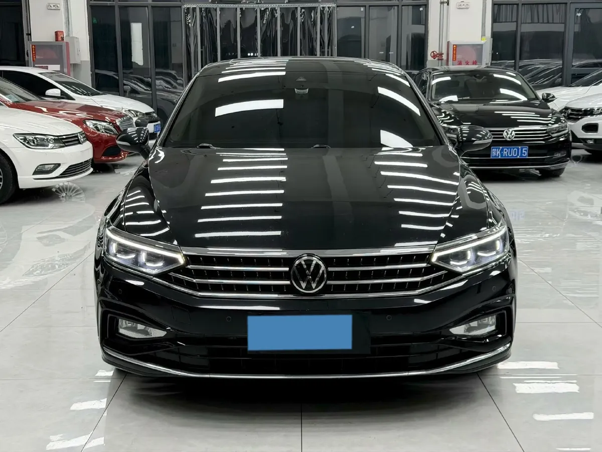 2023 Volkswagen Magotan 2.0T 220HP L4 7DCT,autocango,china used car exporter,china ev exporter,chinese used car exporter,chinese used ev exporter