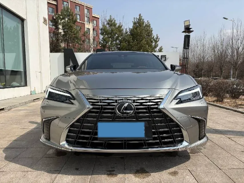 2025 Lexus ES 2.0L 173HP L4 CVT,autocango,china used car exporter,china ev exporter,chinese used car exporter,chinese used ev exporter