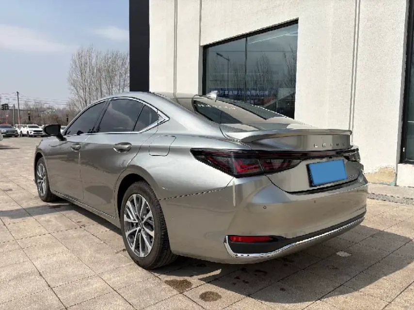 2025 Lexus ES 2.0L 173HP L4 CVT,autocango,china used car exporter,china ev exporter,chinese used car exporter,chinese used ev exporter