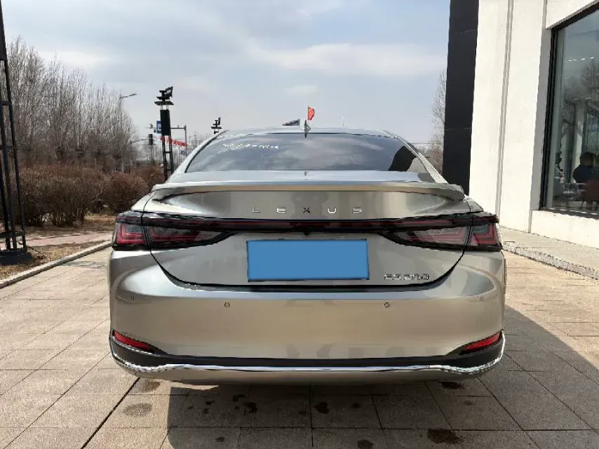 2025 Lexus ES 2.0L 173HP L4 CVT,autocango,china used car exporter,china ev exporter,chinese used car exporter,chinese used ev exporter