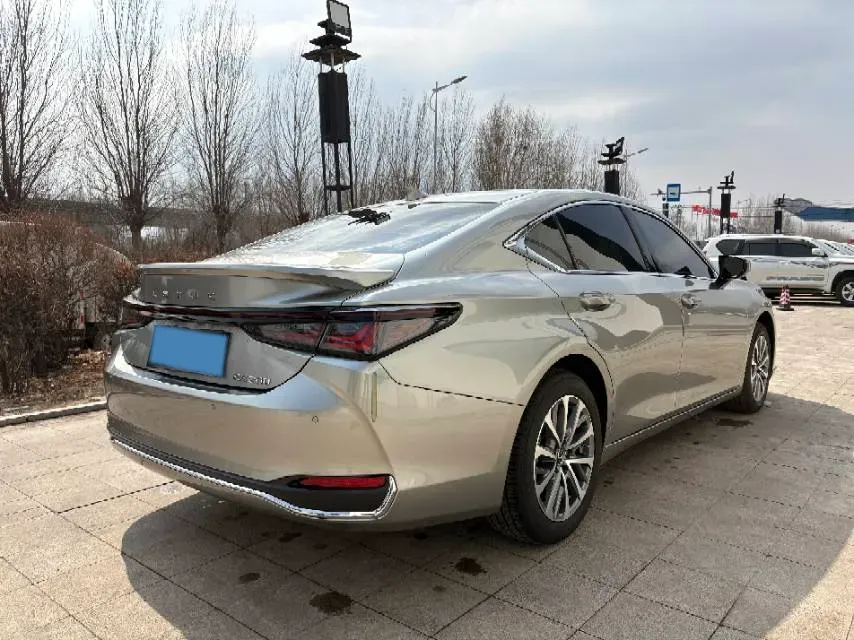 2025 Lexus ES 2.0L 173HP L4 CVT,autocango,china used car exporter,china ev exporter,chinese used car exporter,chinese used ev exporter