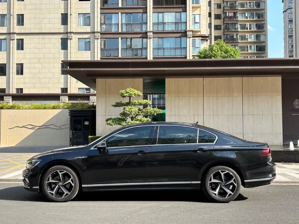 2023 Volkswagen Magotan 2.0T 186HP L4 7DCT,autocango,china used car exporter,china ev exporter,chinese used car exporter,chinese used ev exporter