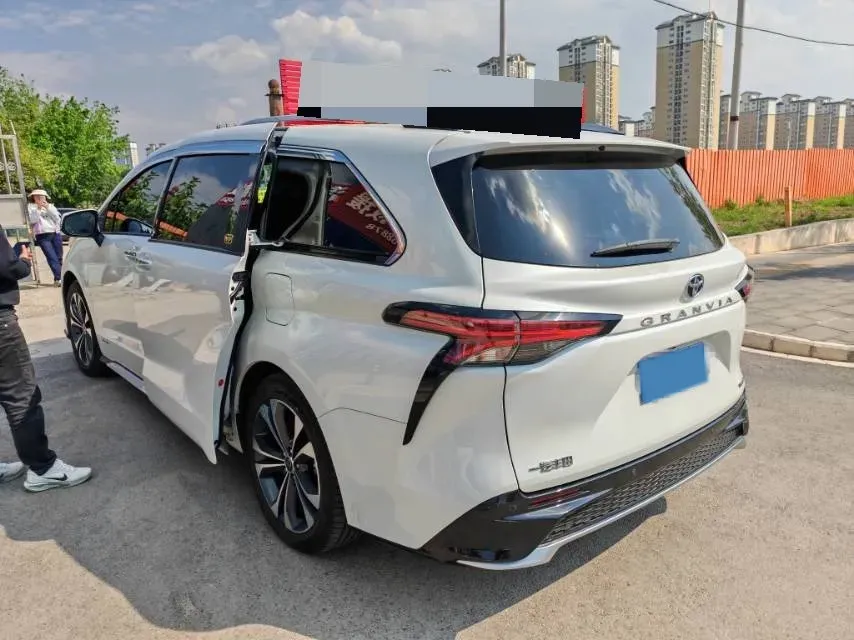 2023 Toyota Granvia 2.5L 189HP L4 E-CVT Hybrid,autocango,china used car exporter,china ev exporter,chinese used car exporter,chinese used ev exporter