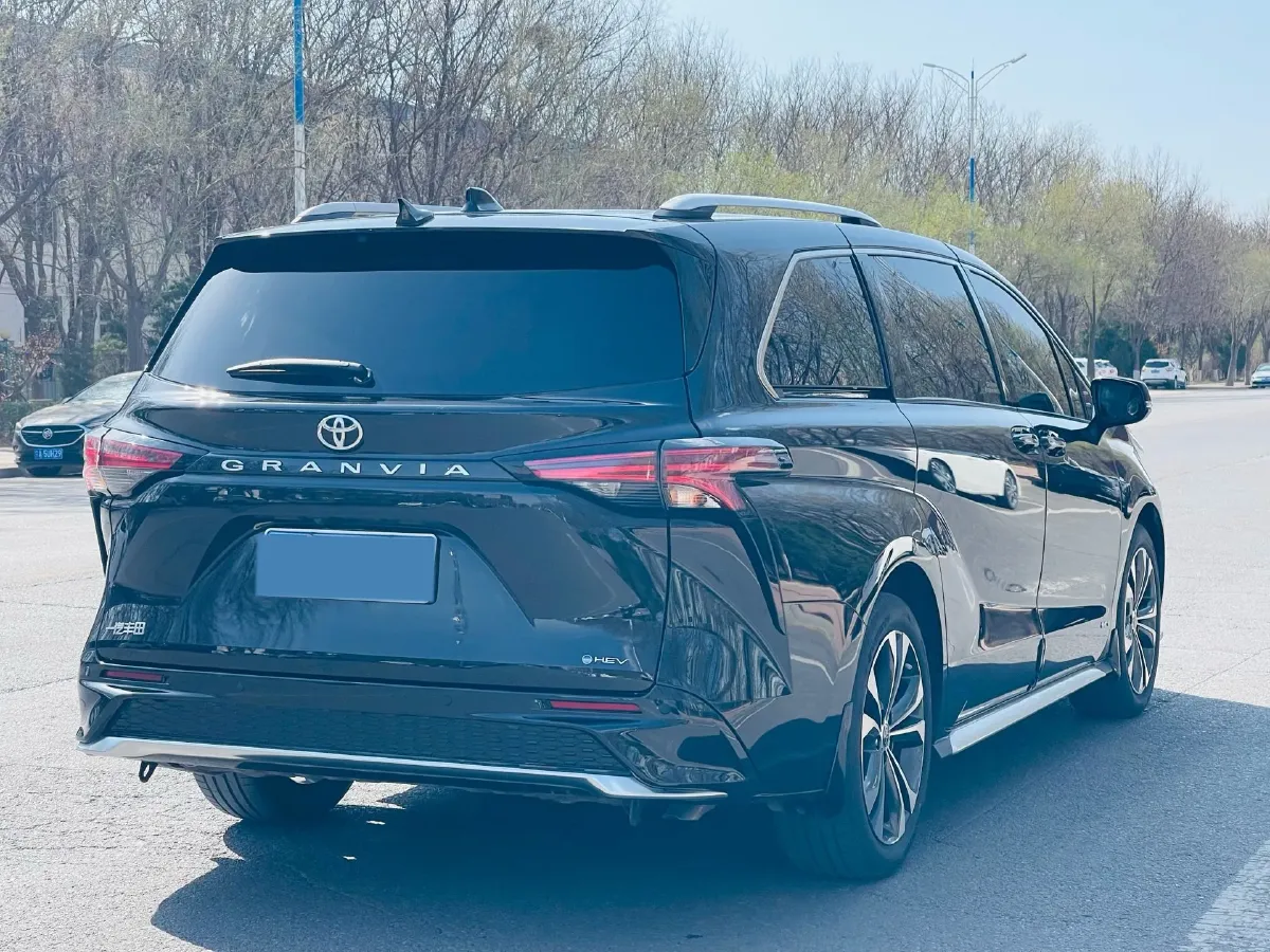 2024 Toyota Granvia 2.5L 189HP L4 E-CVT Hybrid,autocango,china used car exporter,china ev exporter,chinese used car exporter,chinese used ev exporter