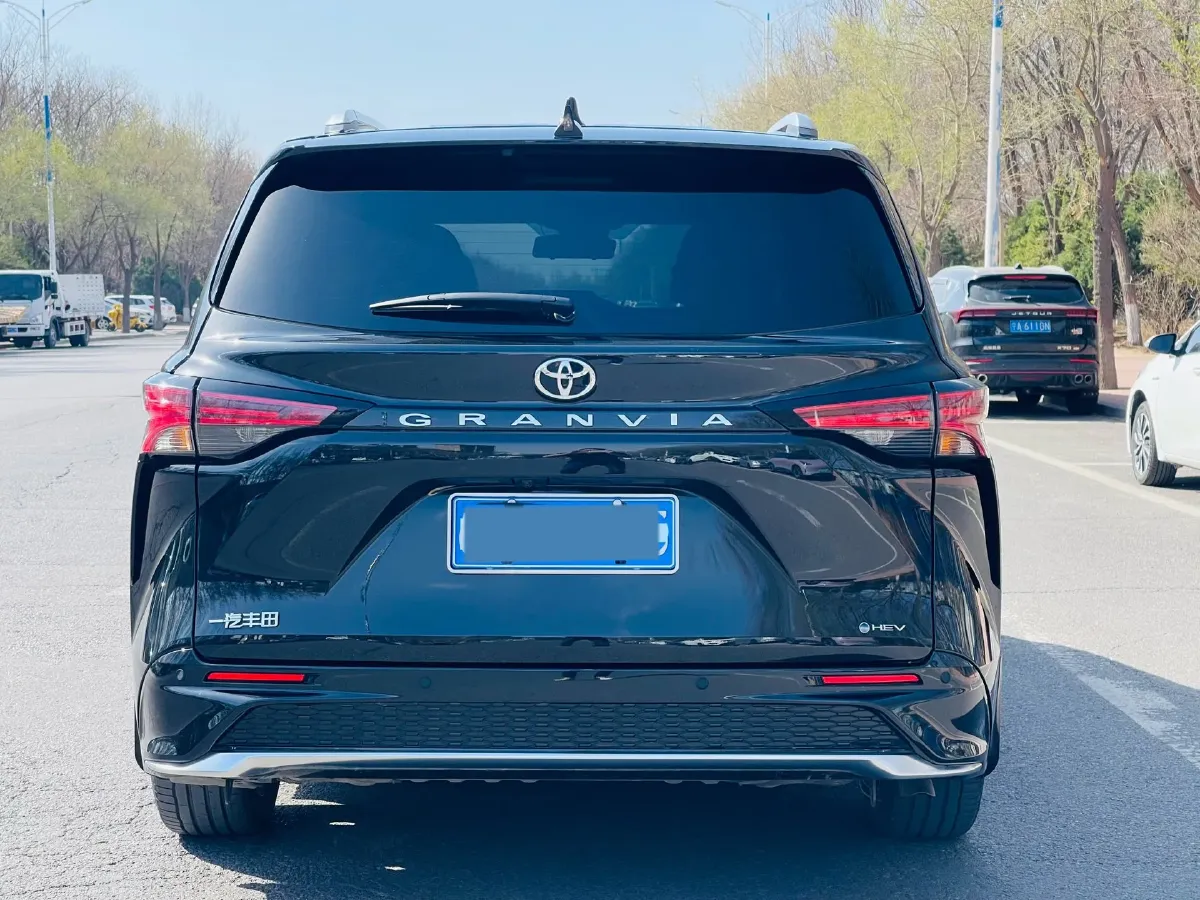 2024 Toyota Granvia 2.5L 189HP L4 E-CVT Hybrid,autocango,china used car exporter,china ev exporter,chinese used car exporter,chinese used ev exporter