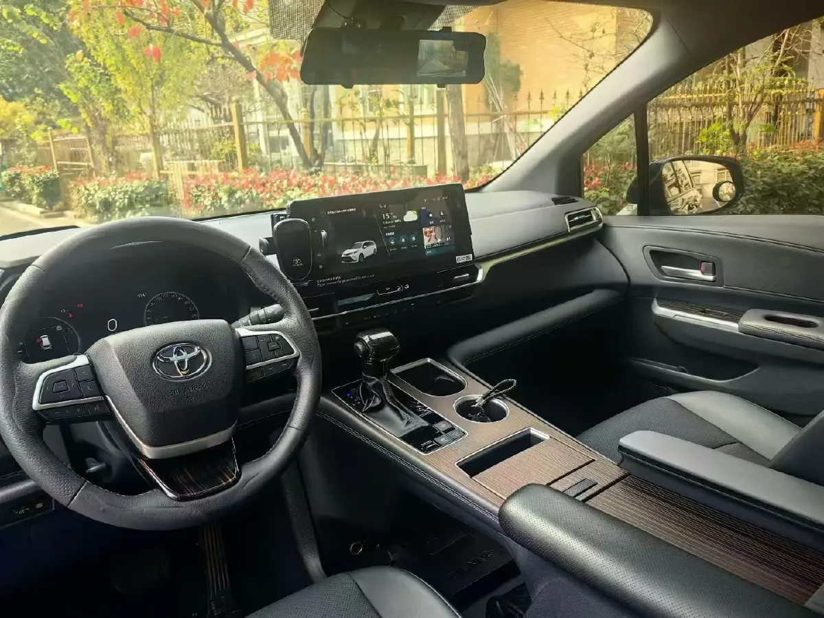 2024 Toyota Granvia 2.5L 189HP L4 E-CVT Hybrid,autocango,china used car exporter,china ev exporter,chinese used car exporter,chinese used ev exporter