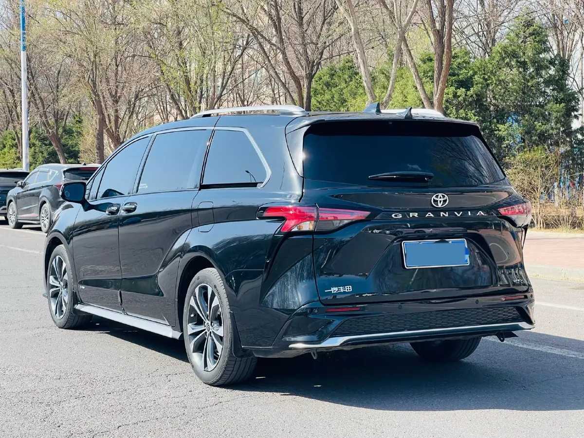 2024 Toyota Granvia 2.5L 189HP L4 E-CVT Hybrid,autocango,china used car exporter,china ev exporter,chinese used car exporter,chinese used ev exporter