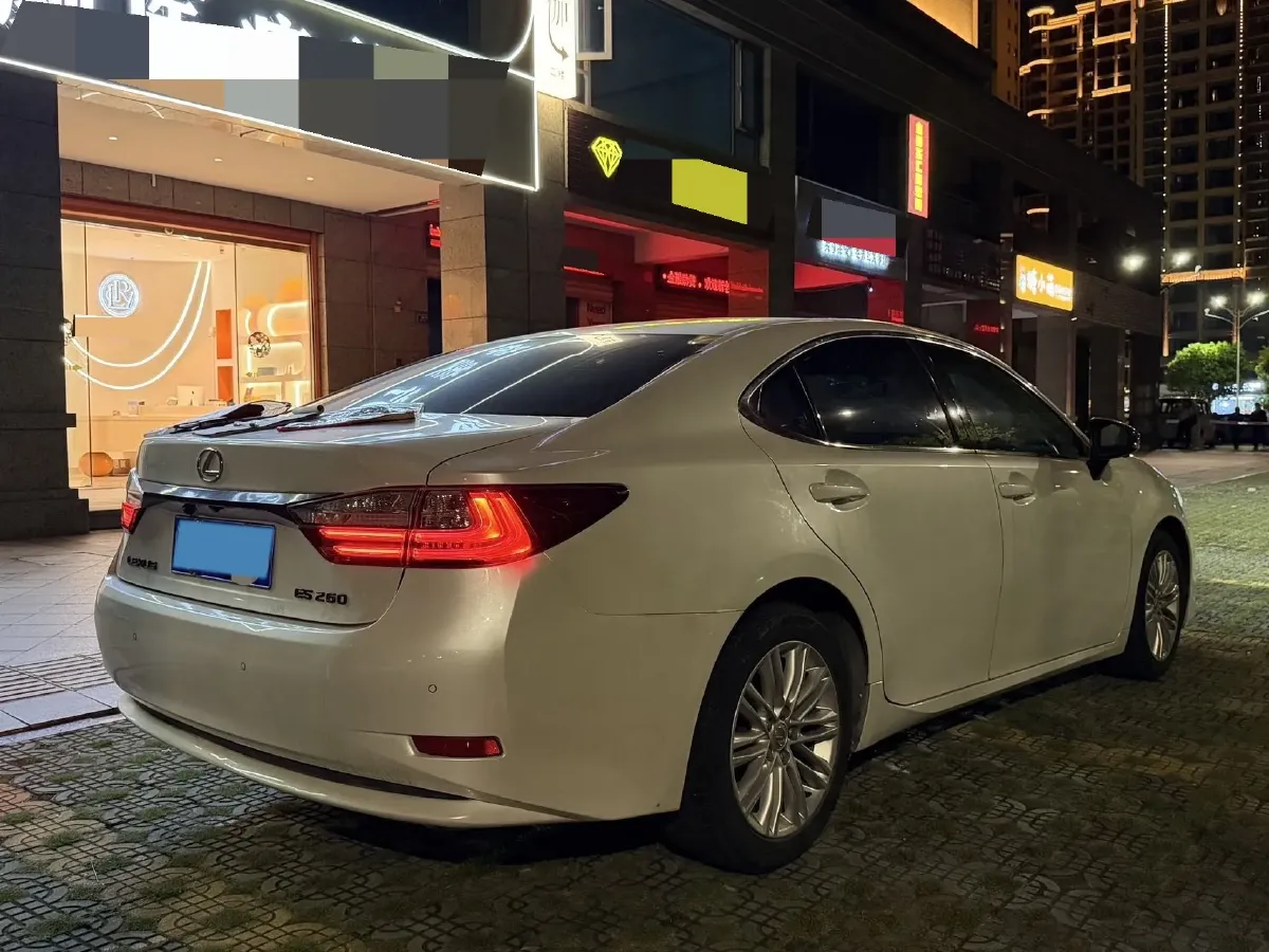 2017 Lexus ES 2.5L 184HP L4 6AT,autocango,china used car exporter,china ev exporter,chinese used car exporter,chinese used ev exporter
